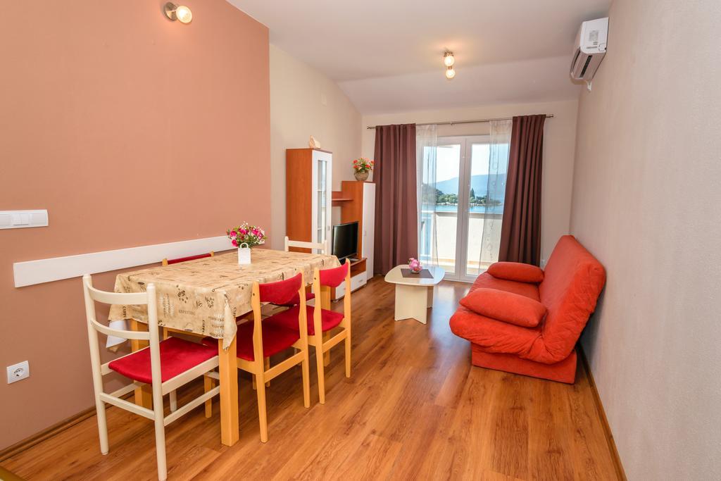 Apartments Galeb Blace Zewnętrze zdjęcie