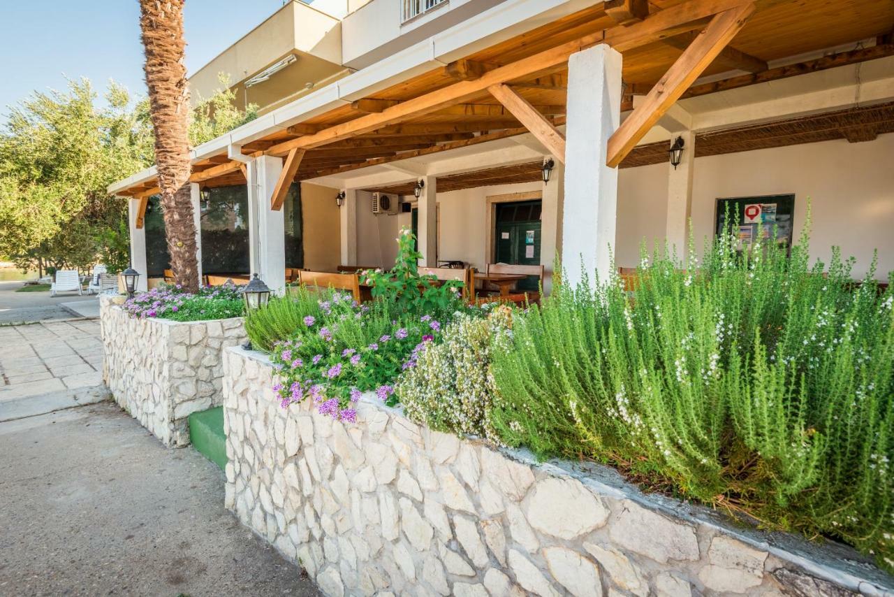 Apartments Galeb Blace Zewnętrze zdjęcie