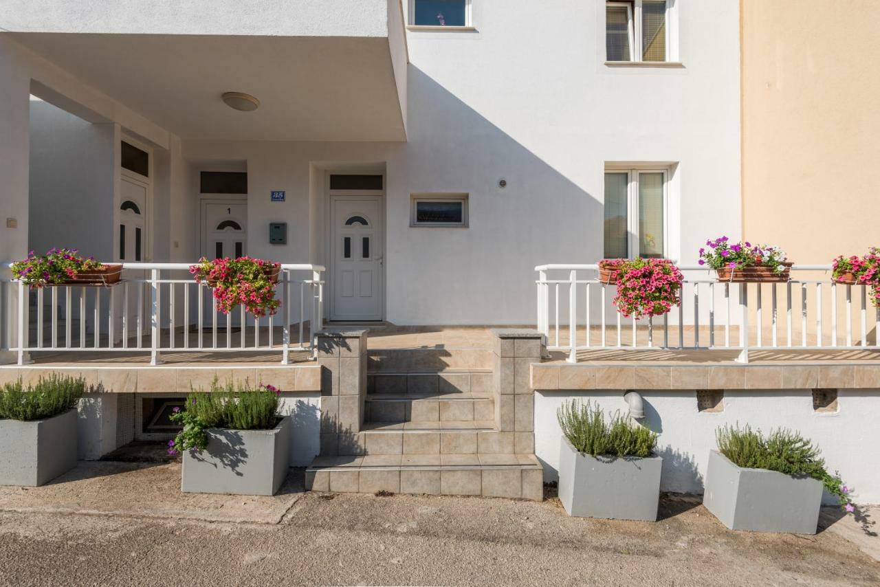 Apartments Galeb Blace Zewnętrze zdjęcie