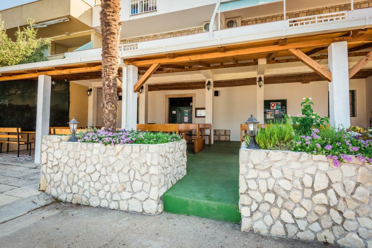 Apartments Galeb Blace Zewnętrze zdjęcie
