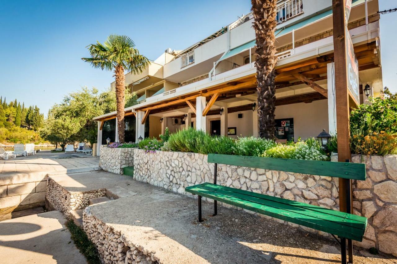 Apartments Galeb Blace Zewnętrze zdjęcie