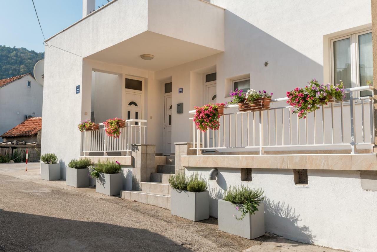Apartments Galeb Blace Zewnętrze zdjęcie