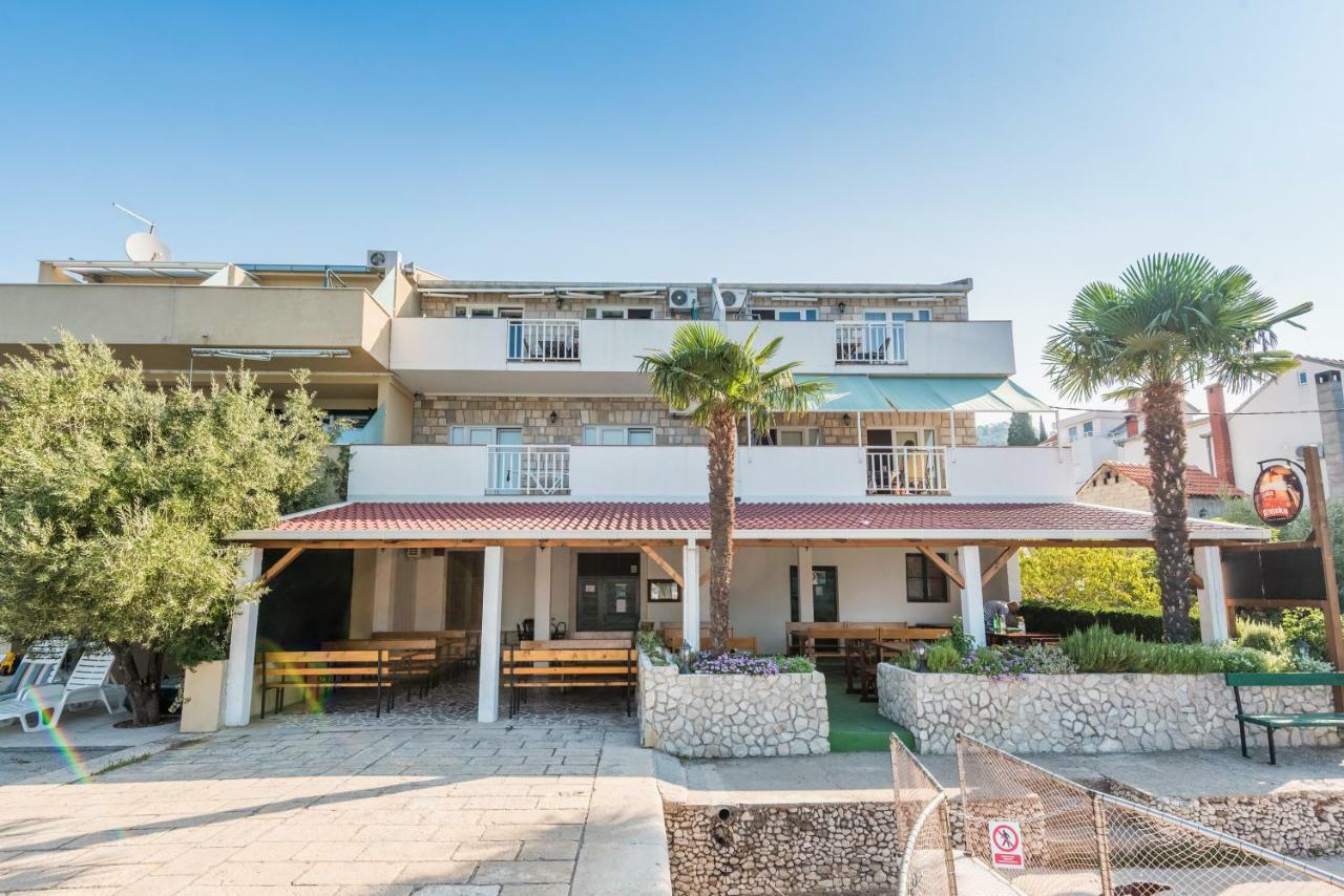 Apartments Galeb Blace Zewnętrze zdjęcie