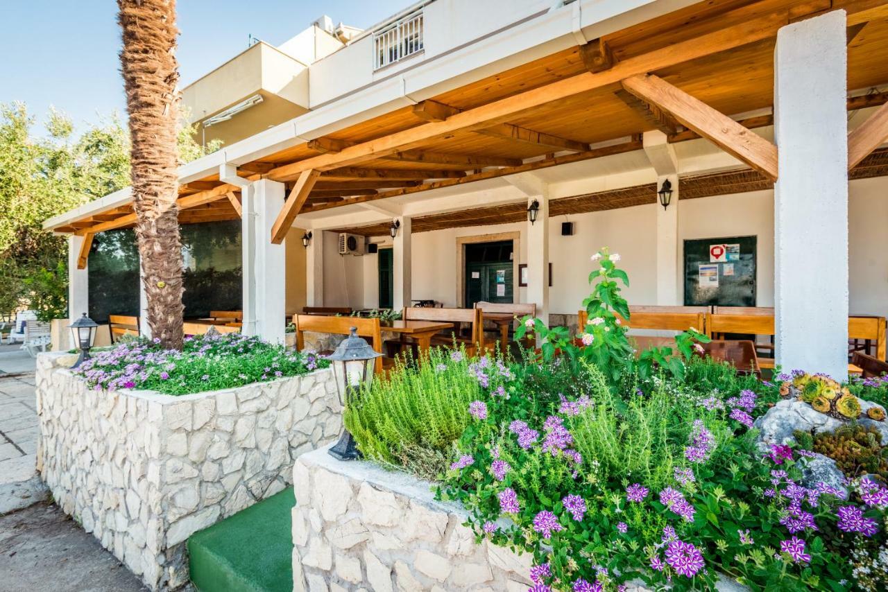Apartments Galeb Blace Zewnętrze zdjęcie